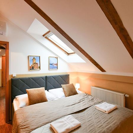 Amazing Charles Bridge Apartment Prague Exterior photo