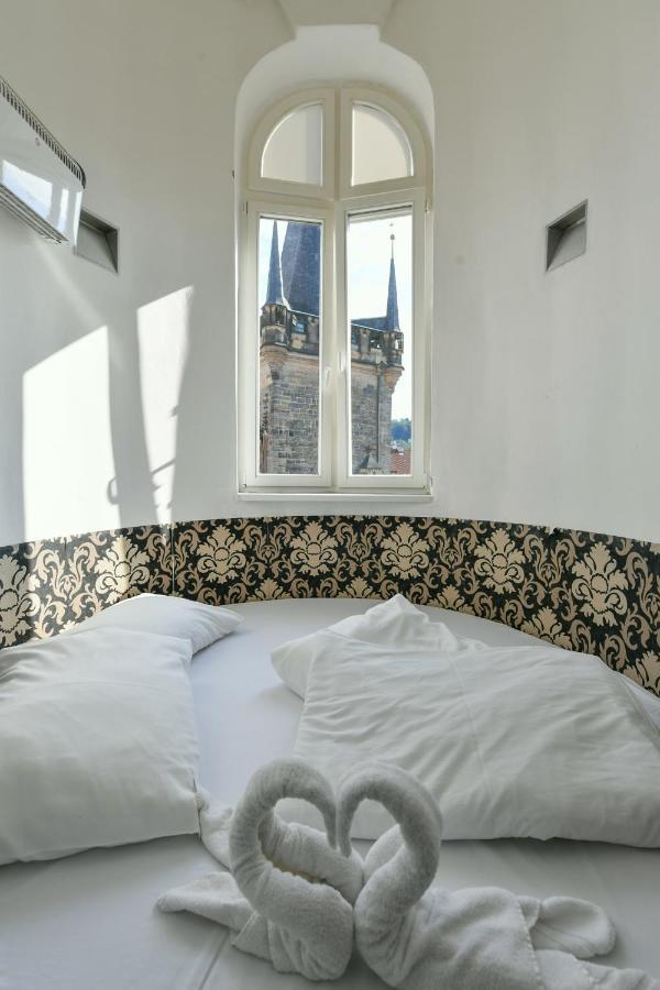 Amazing Charles Bridge Apartment Prague Exterior photo