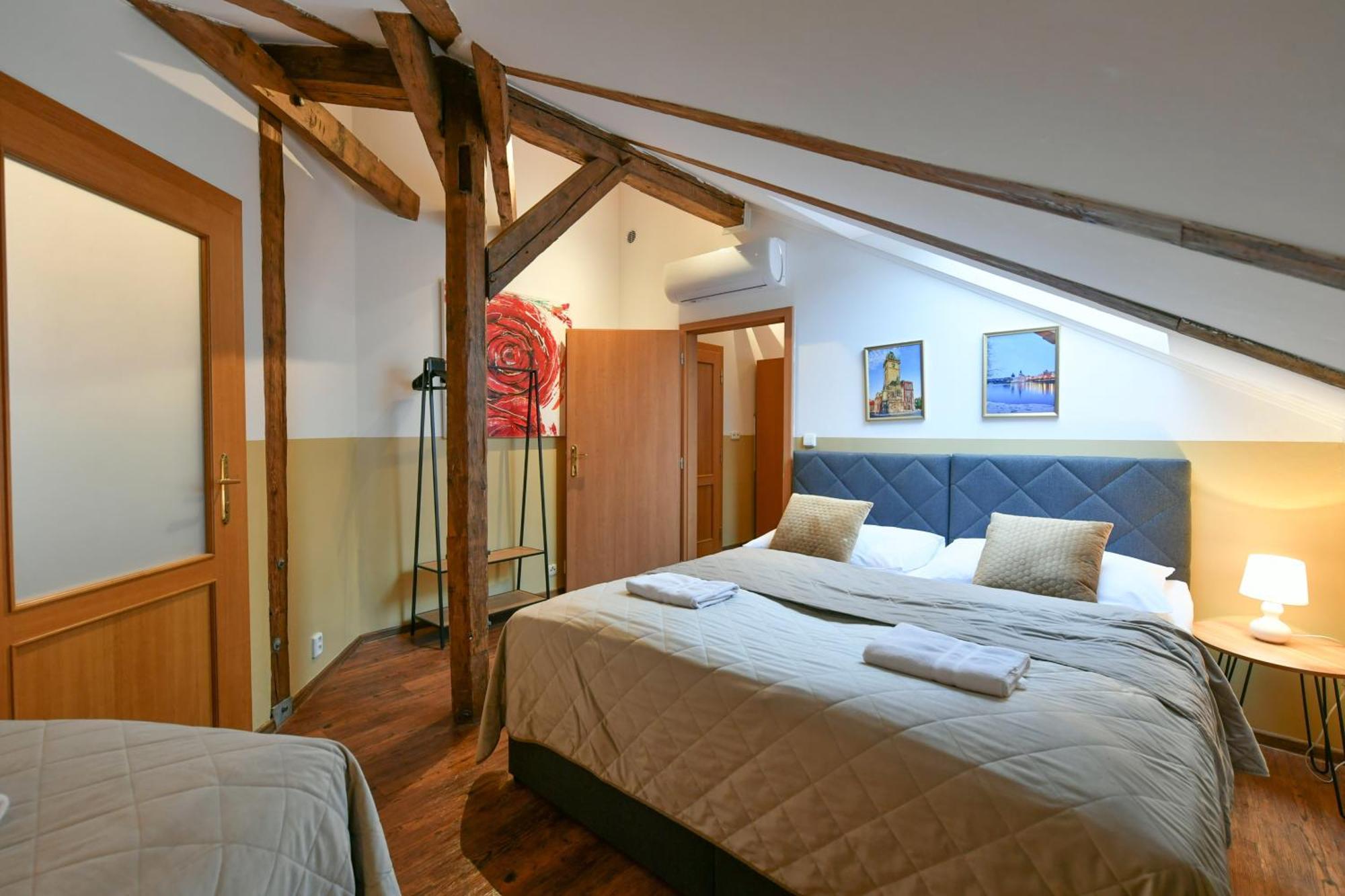 Amazing Charles Bridge Apartment Prague Exterior photo