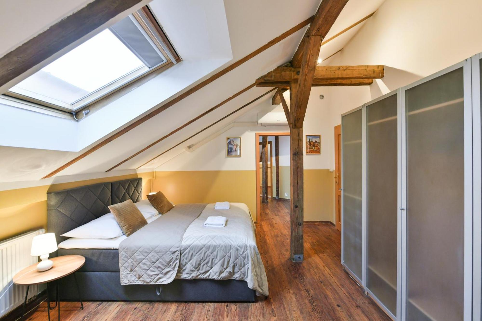 Amazing Charles Bridge Apartment Prague Exterior photo