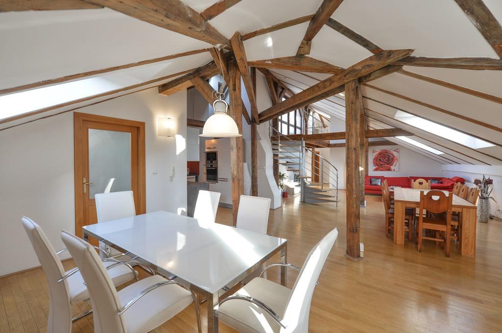 Amazing Charles Bridge Apartment Prague Exterior photo